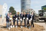 v.l.n.r.: BV Krainer, Gemeinderat Piffl-Percevic, Abteilungsleiterin Abteilung für Immobilien Peer, Stadtrat Hohensinner, Stadtrat Riegler, Architektin Zahn, Stadtbaudirektor Werle und Abteilungsvorstand Fürntratt
