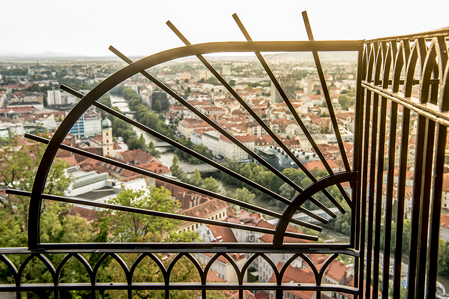 Die schönste und weiteste Aussicht auf Graz und seine Umgebung bietet die Kanonenhalle der Stall- oder Kanonenbastei.