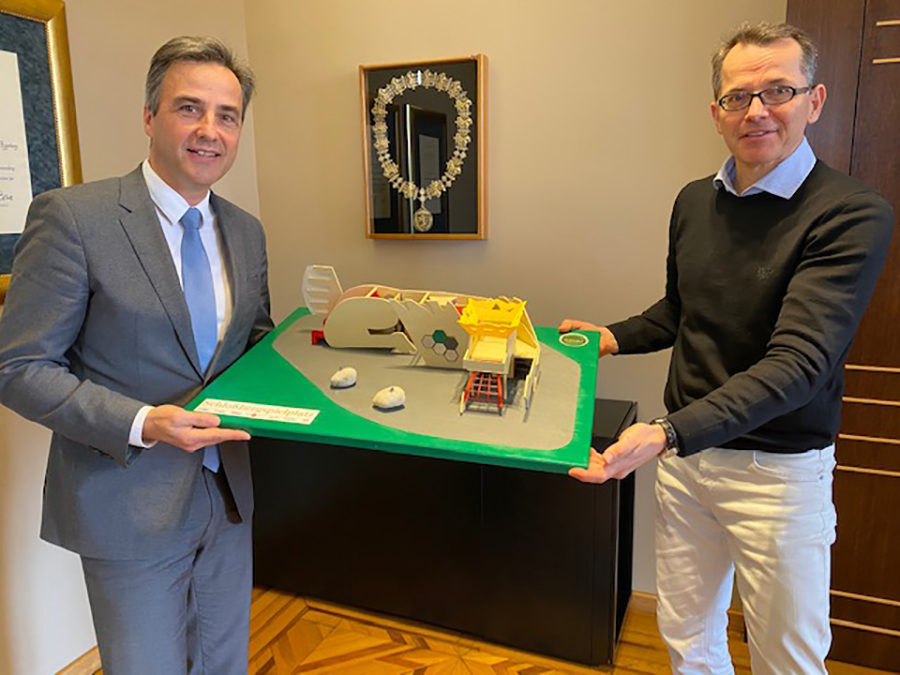 Das Holzpanter-Modell auf Besuch bei unserem Grazer Bürgermeister Das Holzpanter-Modell auf Besuch bei unserem Grazer Bürgermeister
