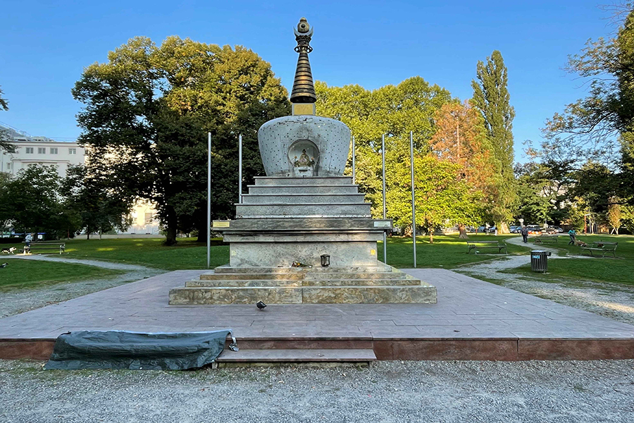 Stupa vor Sanierung © Verein für Buddhistische Werte Stupa vor Sanierung
