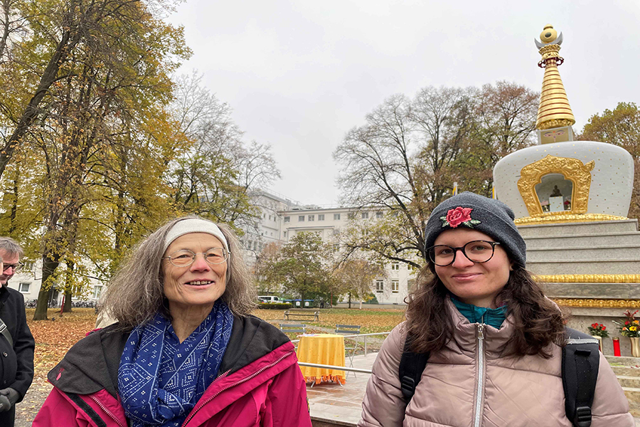 Barbara Klell (Verein für Buddhistische Werte) & Projektleiterin Ing. Alice Frischherz (BM) © Verein für Buddhistische Werte Barbara Klell (Verein für Buddhistische Werte) & Projektleiterin Ing. Alice Frischherz (BM)