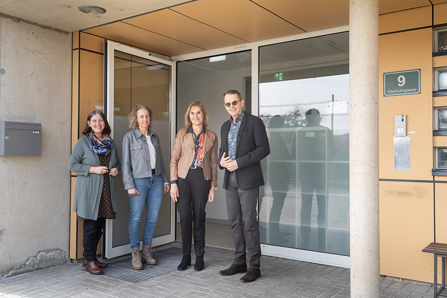 Bürgermeisterin Elke Kahr, Natalie Posthumus, Andrea Fink und Günter Hirner stellten das neue Wohnhaus vor.