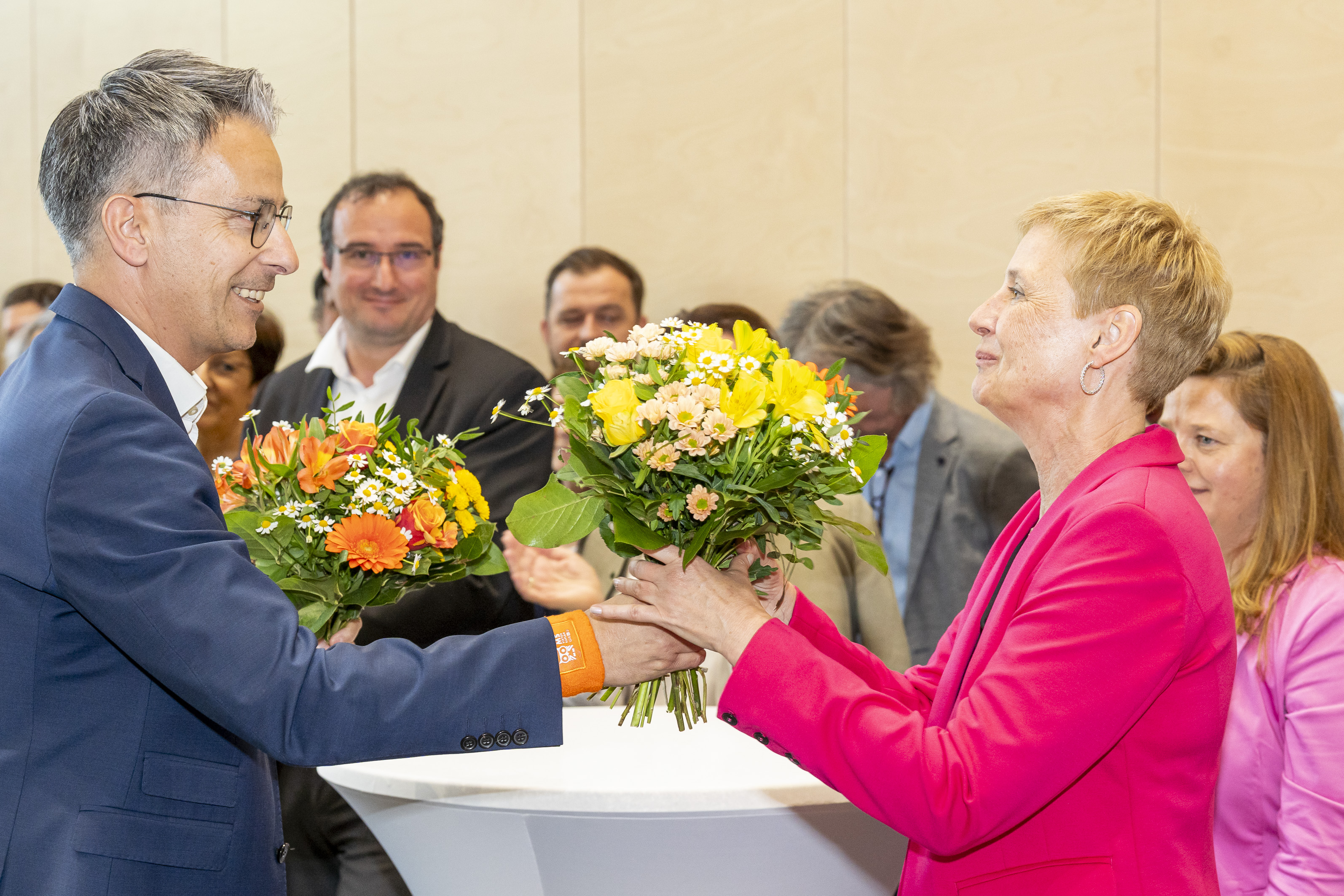 Bildungsstadtrat Kurt Hohensinner mit MS-Direktorin Marion Höllbacher © Stadt Graz/Fischer Bildungsstadtrat Kurt Hohensinner mit MS-Direktorin Marion Höllbacher