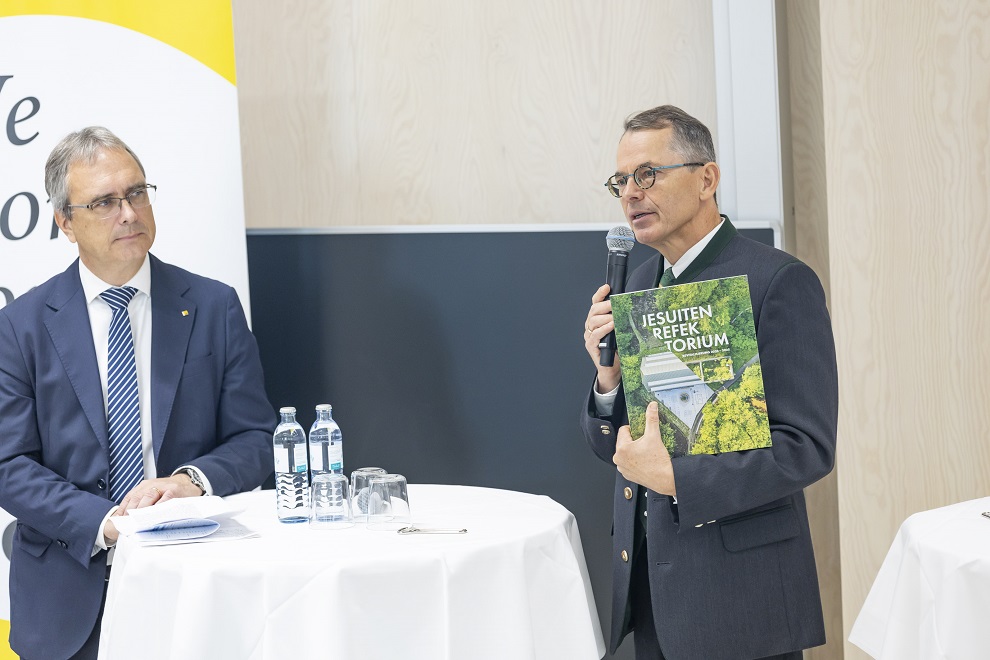 v.l.: Rektor Peter Riedler, GBG-Geschäftsführer Günter Hirner © Foto Fischer v.l.: Rektor Peter Riedler, GBG-Geschäftsführer Günter Hirner
