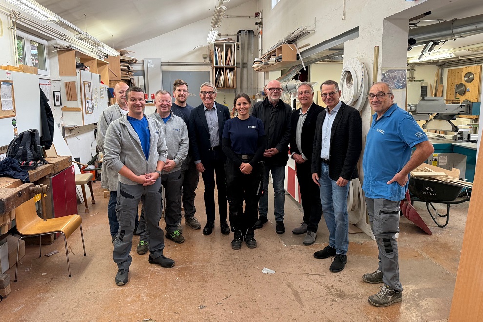 v.l.: Christian Waldegg, René Cermely, Arpad Böcz, Manuel Cusin, Präs. Ing. Josef Herk, Hannah Koss, Rainer Plösch, Anton Reiß, Günter Hirner, Ernst Wiesler