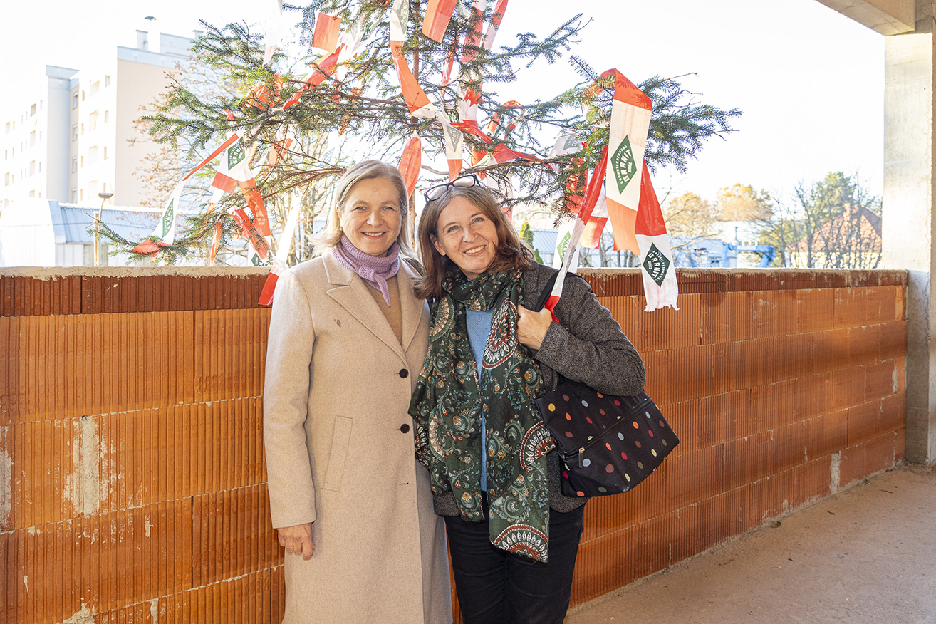 Kahr und Schwentner vor dem Gleichenbaum.