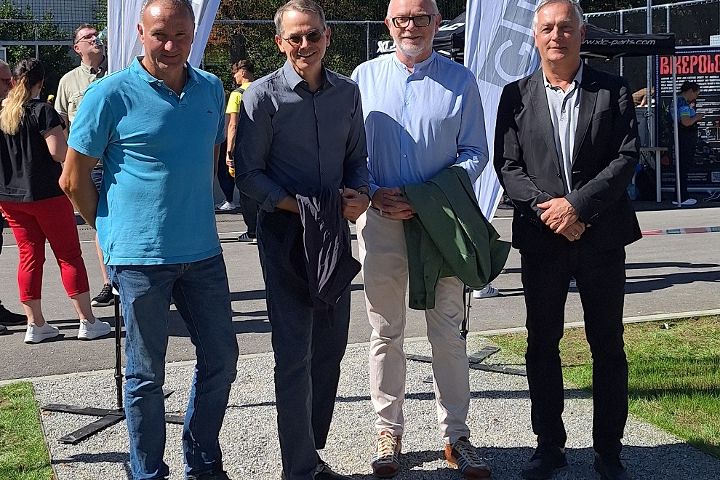 Auftrag Bezirkssportplatz Kirchenkaserne