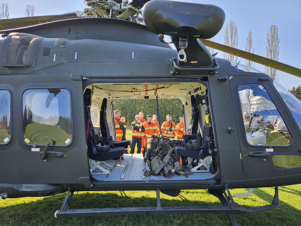Die Flughelfer wurden auf den neuen Hubschrauber eingeschult. © Stadt Graz/SiMa Die Flughelfer wurden auf den neuen Hubschrauber eingeschult.